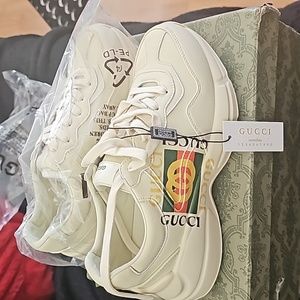 Gucci shoes size 39 new in box